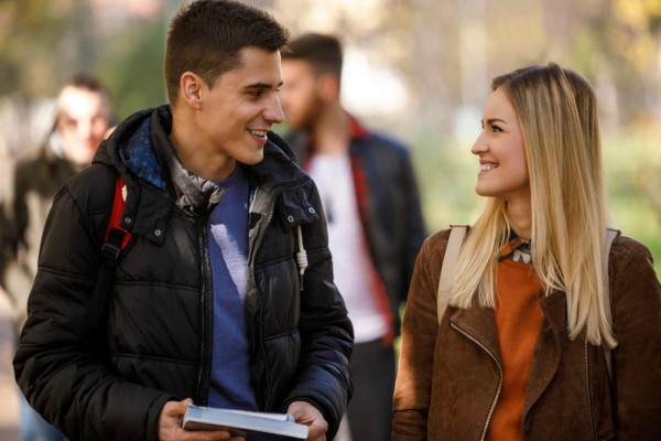 Cómo saber si le gustas a una chica
