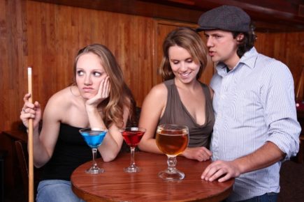 Mujer en bar